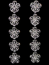 серебристые серьги в форме цветочков, фото бижутерия