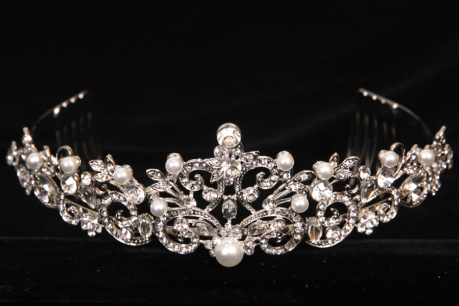 эффектная серебристая диадема (тиара, корона) со стразами  для конкурса красоты или на свадьбу №8