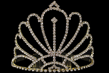 Золотистая диадема (корона, тиара) со стразами