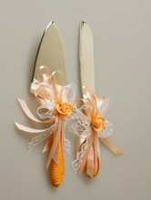 купить набор для свадебного торта: нож и лопатка, украшенные оранжевым декором, картинка, цена