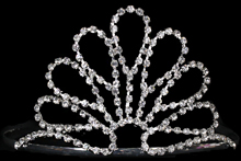высокая серебристая диадема (тиара, корона), с серебристыми стразами, недорого