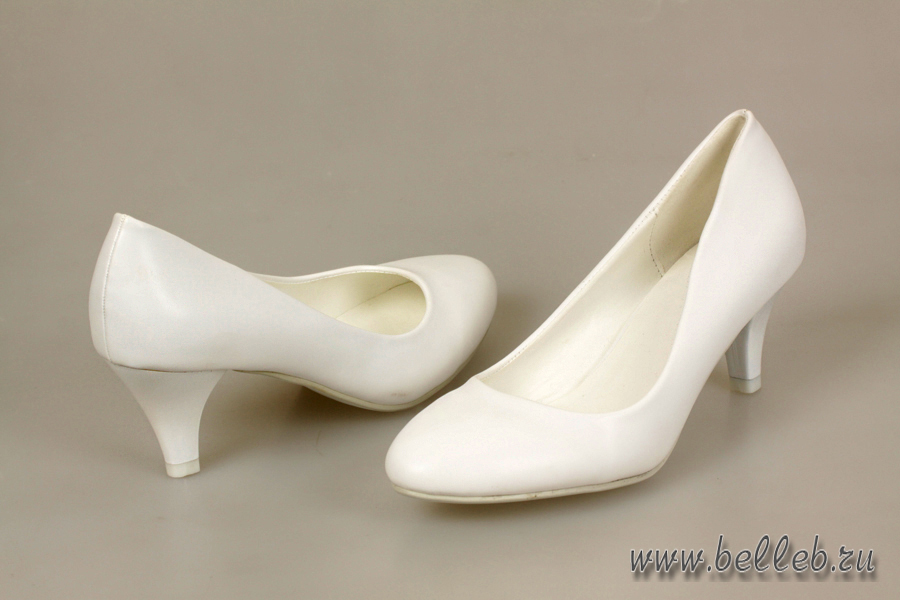 белые свадебные туфли на маленьком каблуке №106