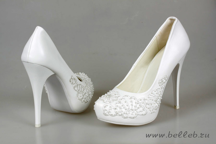белые туфли, украшенные бисерной вышивкой №142