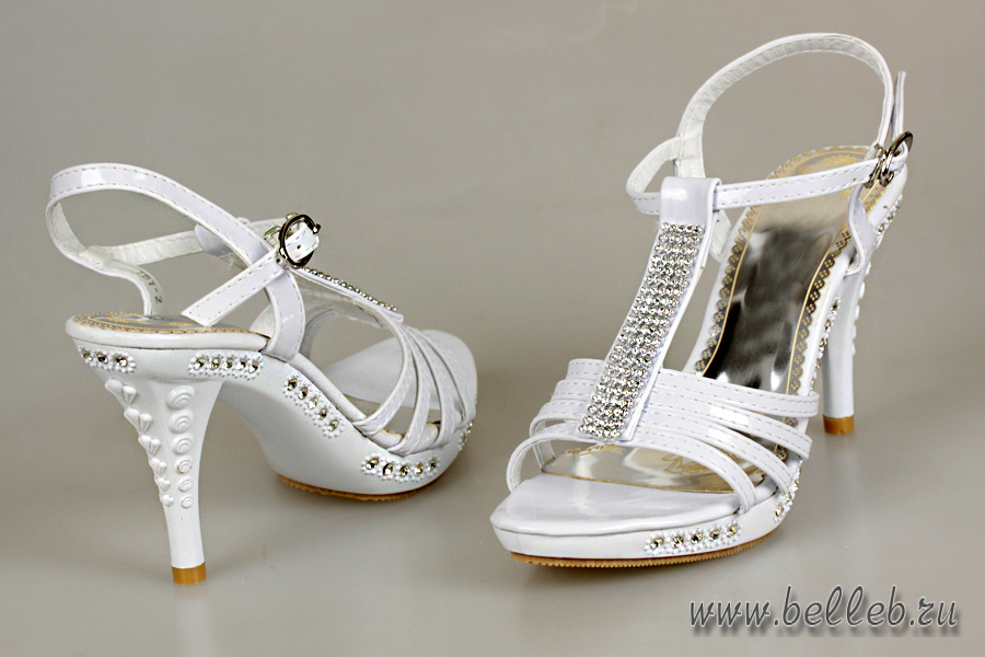 белые свадебные босоножки на среднем каблуке №63